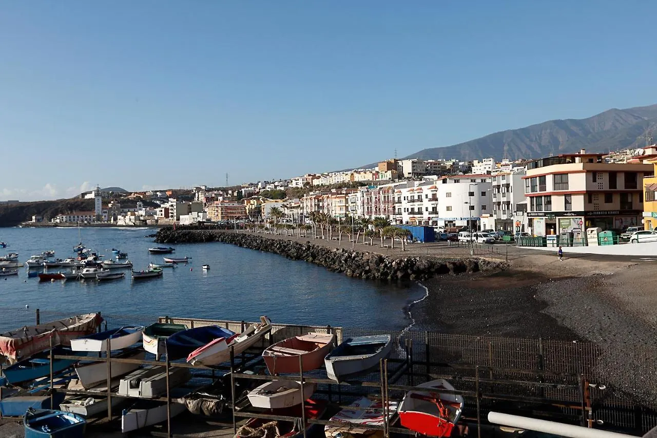 Apartamento frente al Puerto de Candelaria a 20 metros de la playa.