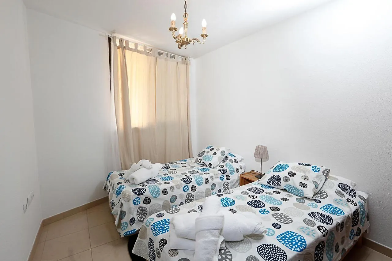 Apartamento frente al Puerto de Candelaria a 20 metros de la playa. España