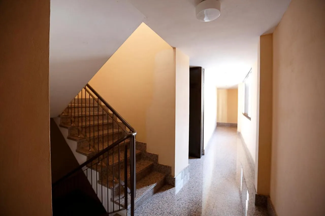 Apartamento frente al Puerto de Candelaria a 20 metros de la playa.