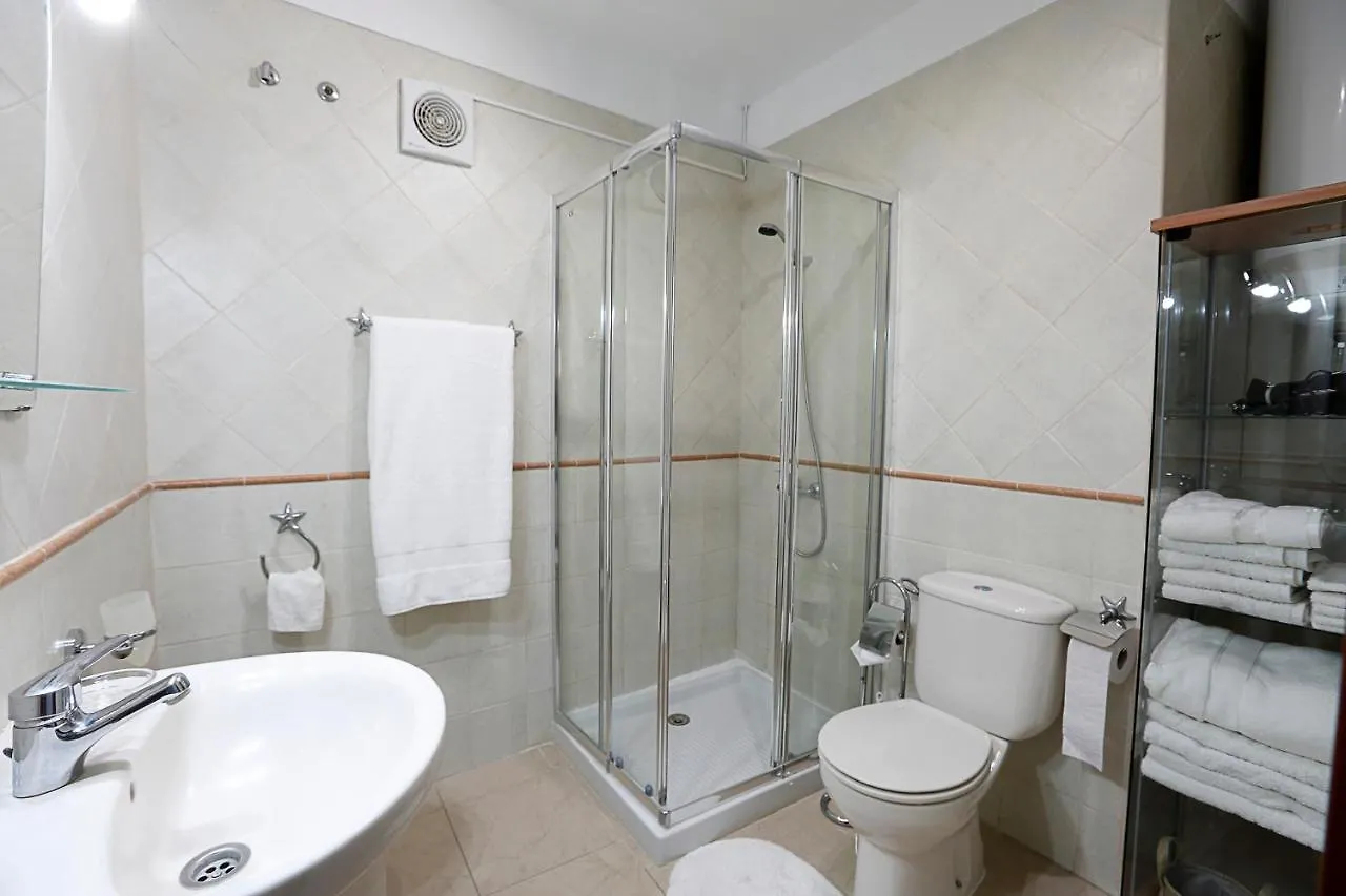Apartamento frente al Puerto de Candelaria a 20 metros de la playa.