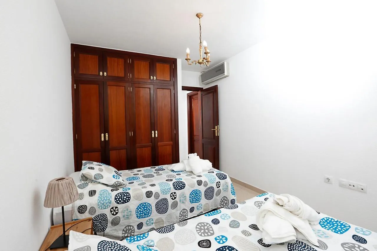 Apartamento frente al Puerto de Candelaria a 20 metros de la playa. 0*,  España