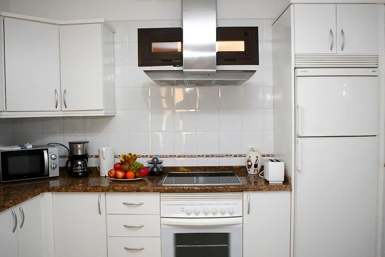 Apartamento frente al Puerto de Candelaria a 20 metros de la playa. 0*,