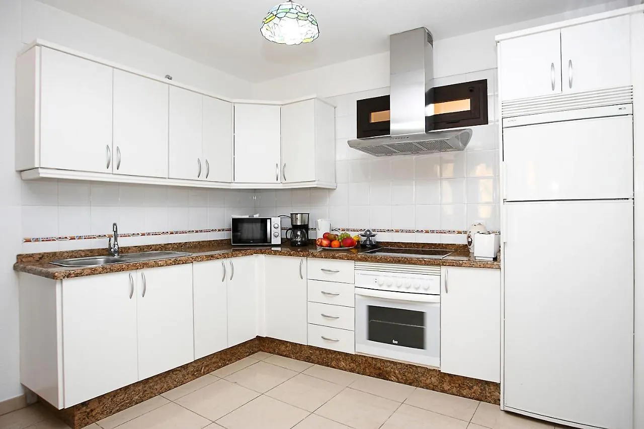 Apartamento frente al Puerto de Candelaria a 20 metros de la playa. 0*,
